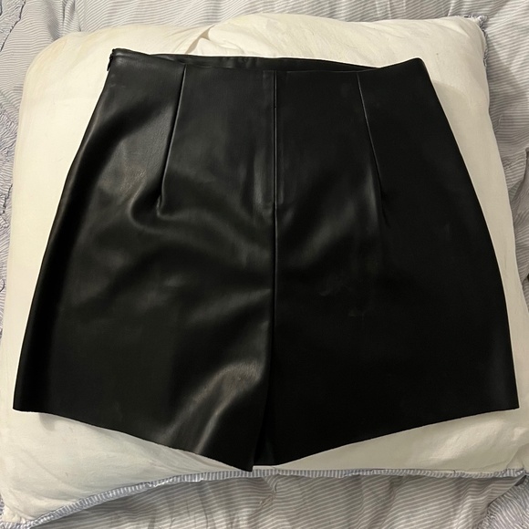 Zara black faux leather mini skort size Medium - Picture 4 of 6